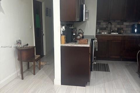 Villa ou maison à vendre à Miami, Floride: 2 chambres, 65.12 m2 № 2075343 - photo 2