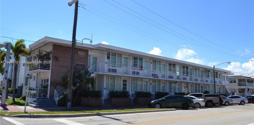 Estudio en el Condominio en Miami Beach, Florida  № 2015925