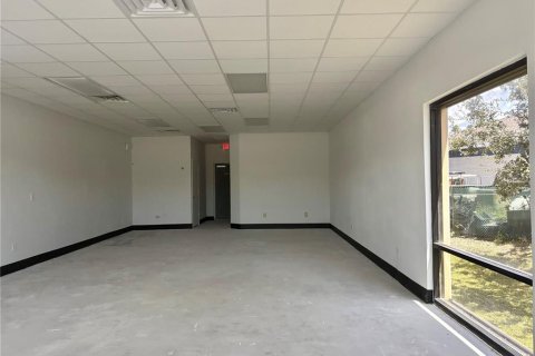 Propiedad comercial en alquiler en Port Charlotte, Florida, 97.55 m2 № 1917146 - foto 6