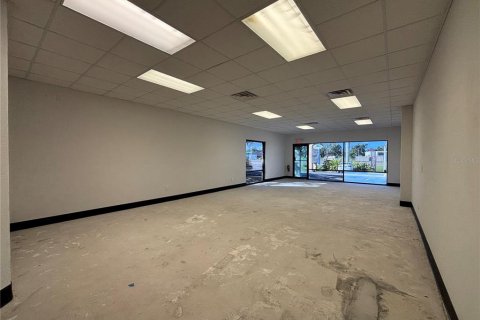 Propiedad comercial en alquiler en Port Charlotte, Florida, 97.55 m2 № 1917146 - foto 14