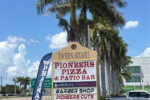 Propiedad comercial en alquiler en Port Charlotte, Florida, 97.55 m2 № 1917146 - foto 1