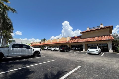 Propiedad comercial en alquiler en Port Charlotte, Florida, 97.55 m2 № 1917146 - foto 4