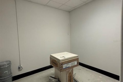 Propiedad comercial en alquiler en Port Charlotte, Florida, 97.55 m2 № 1917146 - foto 10