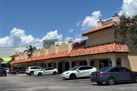 Propiedad comercial en alquiler en Port Charlotte, Florida, 97.55 m2 № 1917146 - foto 3