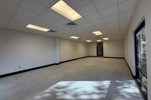 Propiedad comercial en alquiler en Port Charlotte, Florida, 97.55 m2 № 1917146 - foto 7