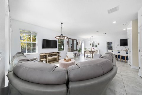 Townhouse in Davenport, Florida 5 bedrooms, 234.3 sq.m. № 1882803 - photo 6