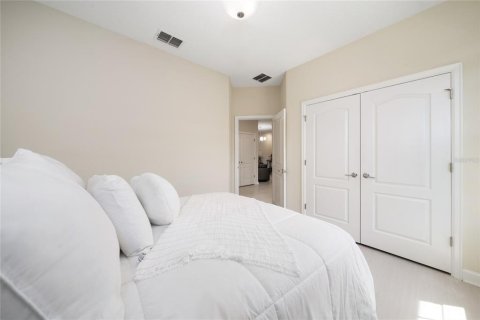Townhouse in Davenport, Florida 5 bedrooms, 234.3 sq.m. № 1882803 - photo 23