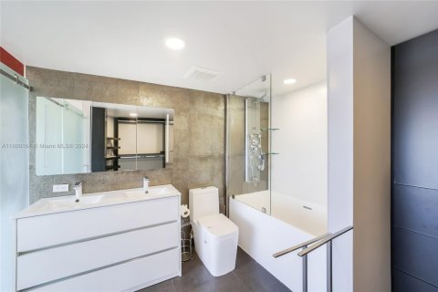 Condominio en venta en Miami, Florida, 2 dormitorios, 103.4 m2 № 1710061 - foto 21