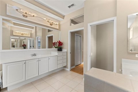 House in Tampa, Florida 6 bedrooms, 335.38 sq.m. № 2101105 - photo 28