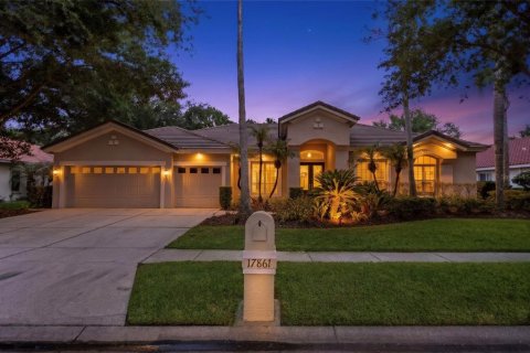House in Tampa, Florida 6 bedrooms, 335.38 sq.m. № 2101105 - photo 2