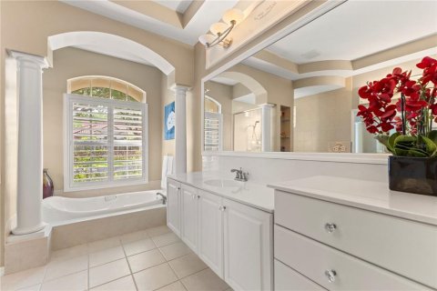 House in Tampa, Florida 6 bedrooms, 335.38 sq.m. № 2101105 - photo 29