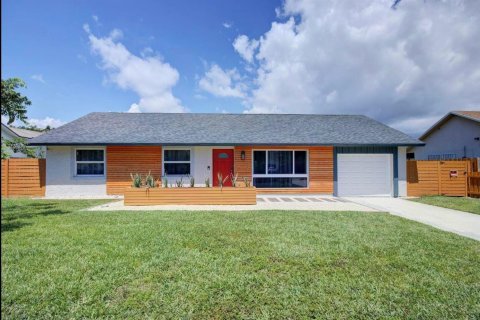 House in Delray Beach, Florida 3 bedrooms, 134.71 sq.m. № 2281405 - photo 2