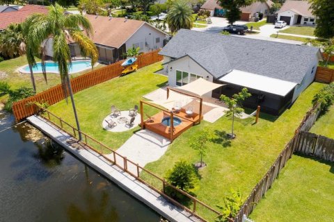 House in Delray Beach, Florida 3 bedrooms, 134.71 sq.m. № 2281405 - photo 13
