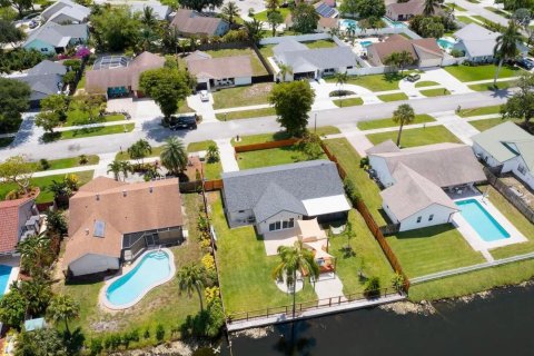 House in Delray Beach, Florida 3 bedrooms, 134.71 sq.m. № 2281405 - photo 14