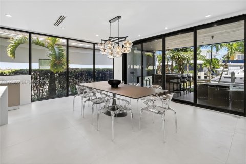 Купить виллу или дом в Форт-Лодердейл, Флорида 4 спальни, 366.87м2, № 2062199 - фото 30