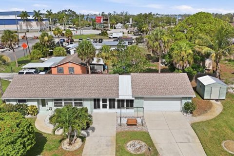 House in Englewood, Florida 2 bedrooms, 77.11 sq.m. № 2230717