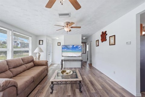 House in Englewood, Florida 2 bedrooms, 77.11 sq.m. № 2230717 - photo 12