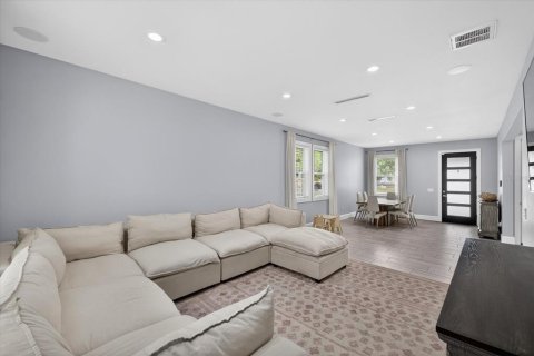 Villa ou maison à vendre à Tampa, Floride: 4 chambres, 220.18 m2 № 2198818 - photo 6