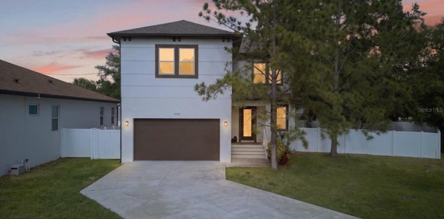 Villa ou maison à Tampa, Floride 4 chambres, 220.18 m2 № 2198818