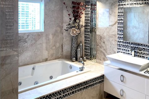 Copropriété à vendre à Sunny Isles Beach, Floride: 2 chambres, 163.51 m2 № 2000180 - photo 19