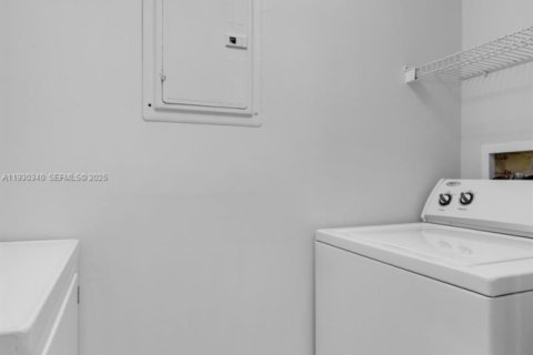 Купить кондоминиум в Мирамар, Флорида 3 спальни, 105.91м2, № 2061592 - фото 24