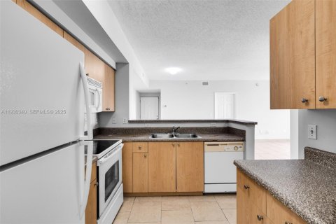 Купить кондоминиум в Мирамар, Флорида 3 спальни, 105.91м2, № 2061592 - фото 10