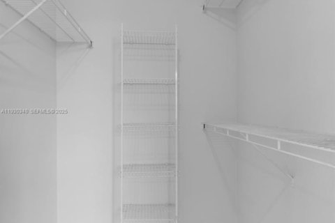 Купить кондоминиум в Мирамар, Флорида 3 спальни, 105.91м2, № 2061592 - фото 13