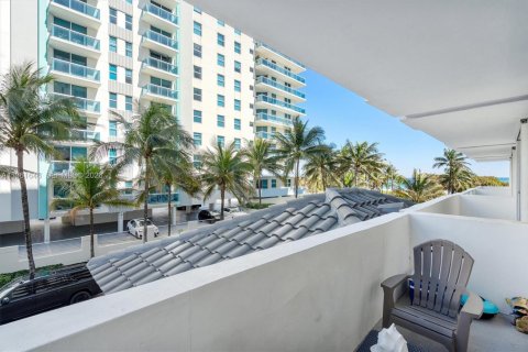 Copropriété à vendre à Surfside, Floride: 1 chambre, 84.08 m2 № 2024487 - photo 16