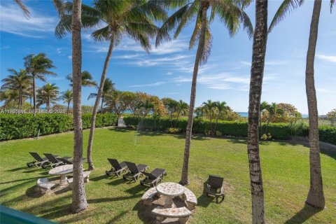 Copropriété à vendre à Surfside, Floride: 1 chambre, 84.08 m2 № 2024487 - photo 18