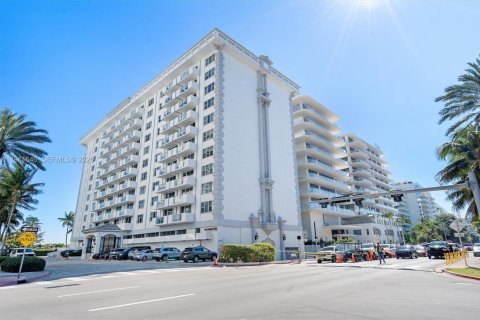 Condo in Surfside, Florida, 1 bedroom  № 2024487