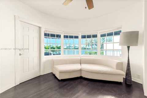 Villa ou maison à louer à Miami Beach, Floride: 5 chambres, 335.28 m2 № 2021912 - photo 9