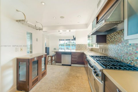 Villa ou maison à louer à Miami Beach, Floride: 5 chambres, 335.28 m2 № 2021912 - photo 10