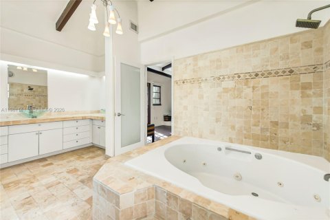 Villa ou maison à louer à Miami Beach, Floride: 5 chambres, 335.28 m2 № 2021912 - photo 18
