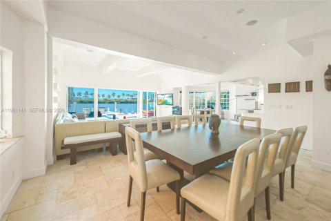 Villa ou maison à louer à Miami Beach, Floride: 5 chambres, 335.28 m2 № 2021912 - photo 5
