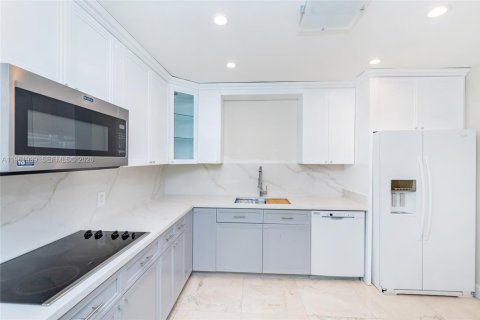 Снять в аренду виллу или дом в Ки-Бискейн, Флорида 4 спальни, 202.06м2, № 2024690 - фото 7