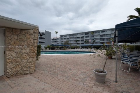 Condominio en alquiler en Hallandale Beach, Florida, 1 dormitorio, 71.53 m2 № 2011542 - foto 22