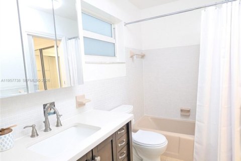 Condominio en alquiler en Hallandale Beach, Florida, 1 dormitorio, 71.53 m2 № 2011542 - foto 17