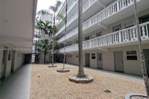 Condominio en alquiler en Hallandale Beach, Florida, 1 dormitorio, 71.53 m2 № 2011542 - foto 18
