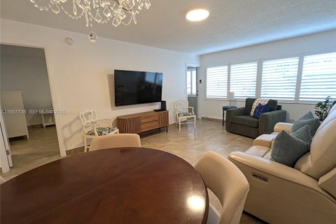 Condominio en alquiler en Hallandale Beach, Florida, 1 dormitorio, 71.53 m2 № 2011542 - foto 3