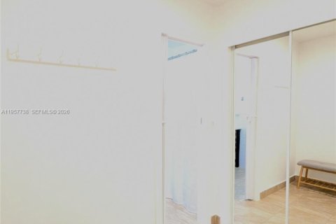 Condominio en alquiler en Hallandale Beach, Florida, 1 dormitorio, 71.53 m2 № 2011542 - foto 16