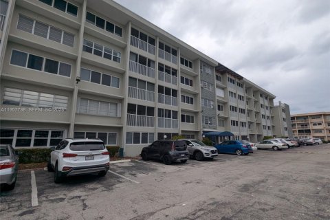 Condominio en alquiler en Hallandale Beach, Florida, 1 dormitorio, 71.53 m2 № 2011542 - foto 20