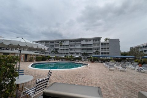 Condominio en alquiler en Hallandale Beach, Florida, 1 dormitorio, 71.53 m2 № 2011542 - foto 21