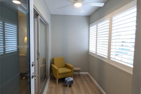 Condominio en alquiler en Hallandale Beach, Florida, 1 dormitorio, 71.53 m2 № 2011542 - foto 12