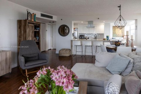Condo in Pembroke Pines, Florida, 2 bedrooms № 2081585