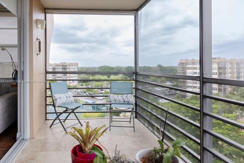 Condo in Pembroke Pines, Florida, 2 bedrooms  № 2081585 - photo 22