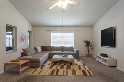 House in Palm Coast, Florida 3 bedrooms, 171.78 sq.m. № 1666906 - photo 5