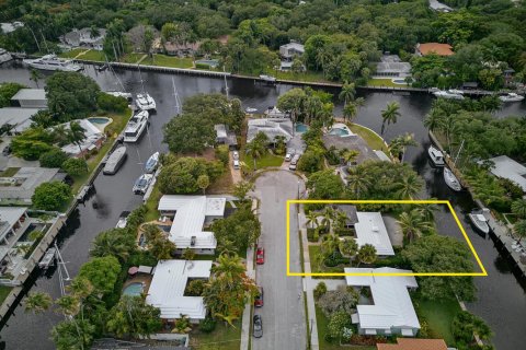 House in Fort Lauderdale, Florida 2 bedrooms, 126.35 sq.m. № 2082975