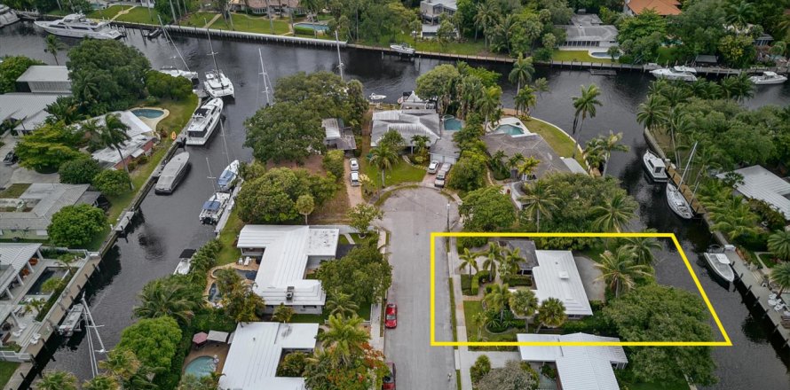 House in Fort Lauderdale, Florida 2 bedrooms, 126.35 sq.m. № 2082975