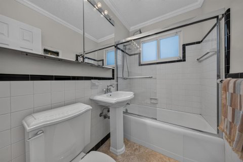 House in Fort Lauderdale, Florida 2 bedrooms, 126.35 sq.m. № 2082975 - photo 18