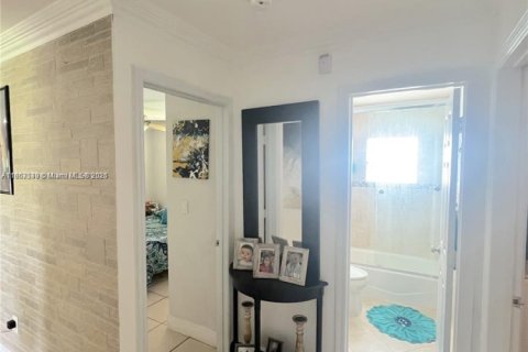 Купить виллу или дом в Хомстед, Флорида 3 спальни, 110.37м2, № 2035606 - фото 8